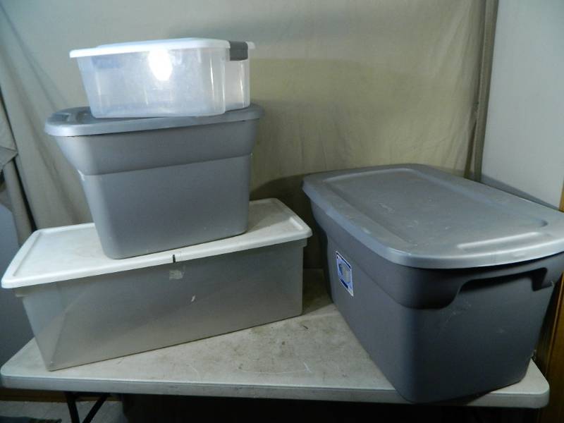 lot 74 image: 4 Assorted Totes with Lids