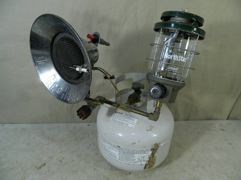 lot 76 image: Propane HeaterLantern Combo