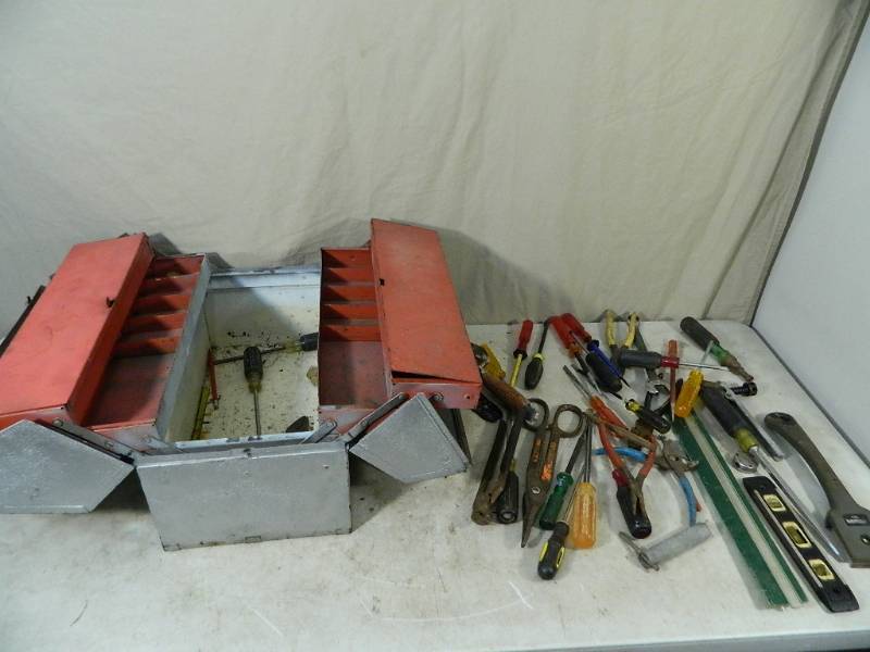 lot 79 image: Toolbox with Hand Tools