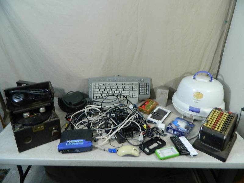 lot 87 image: Assorted Electronics