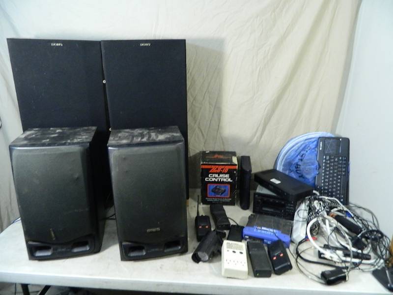 lot 107 image: Speakers, Assorted Electronics