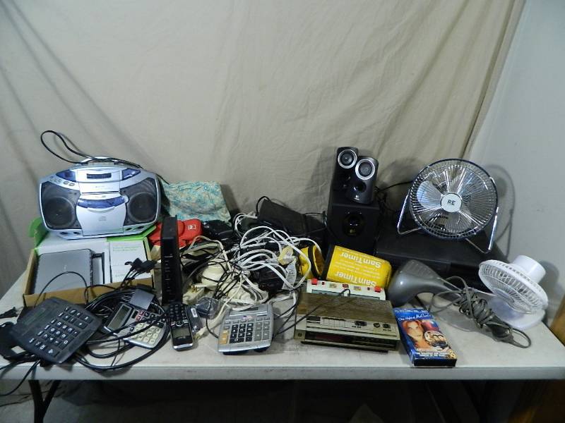 lot 121 image: Assorted Electronics