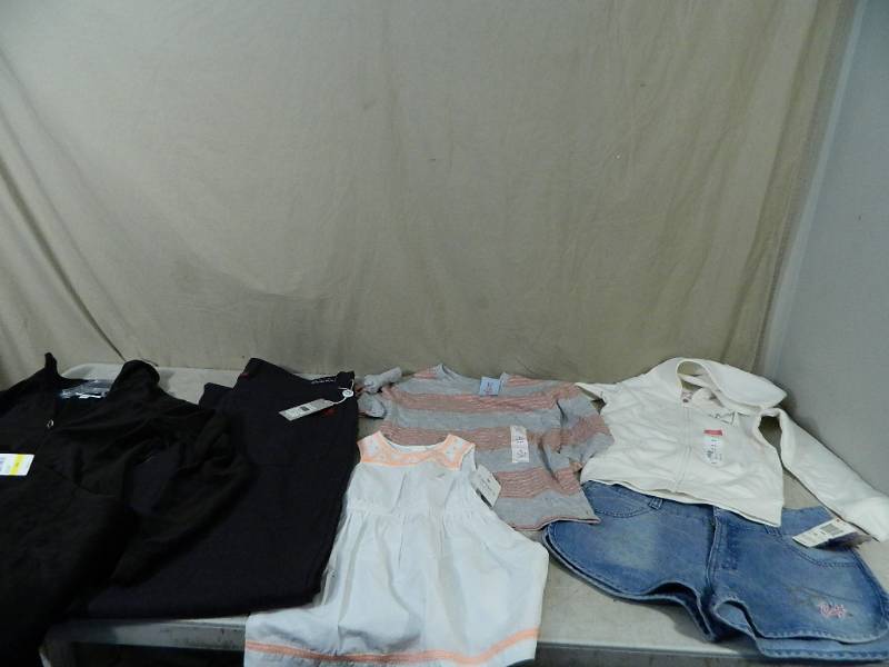 lot 131 image: New Clothing