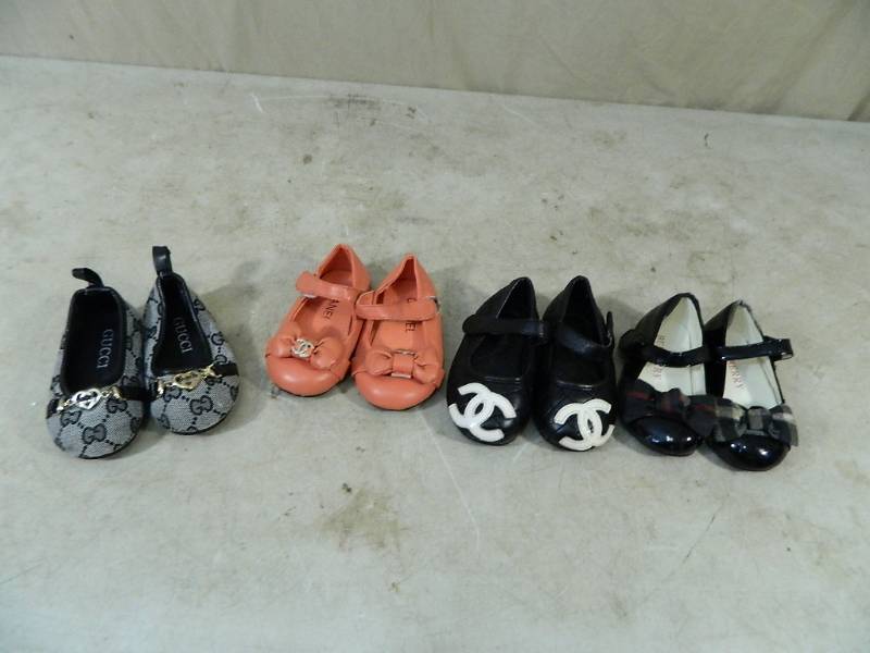 lot 133 image: 4 Pairs of High End Baby Shoes