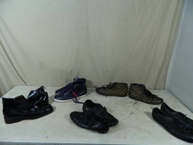 lot 135 image: 5 Pairs of High End Mens Shoes
