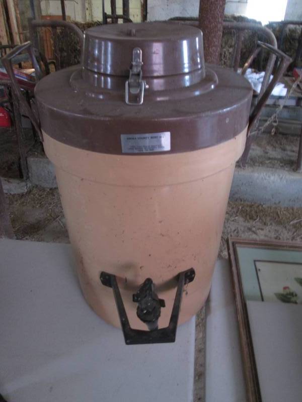 lot 5 image: Vintage cooler...