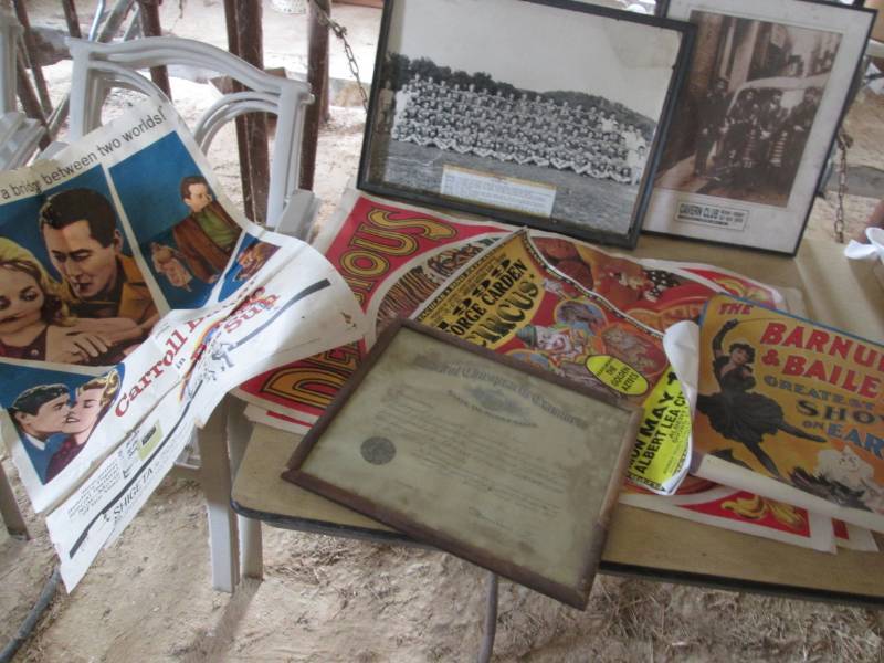 lot 30 image: Lot of vintage pictures...