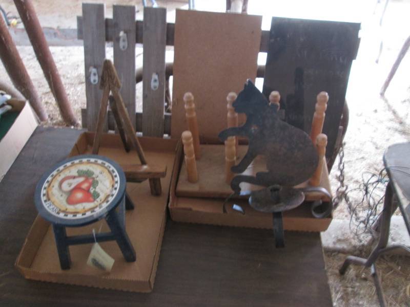 lot 34 image: Lot of home dcor...