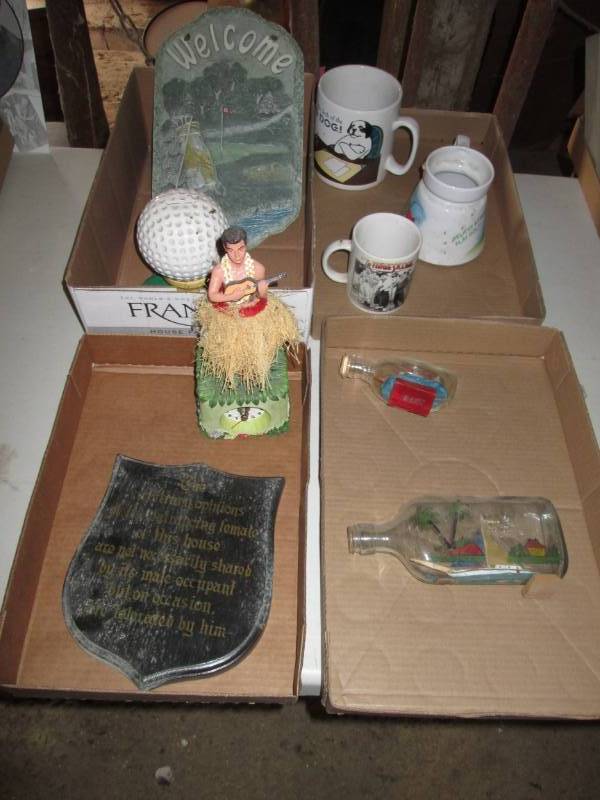 lot 40 image: Lot of golf, ship and other dcor...