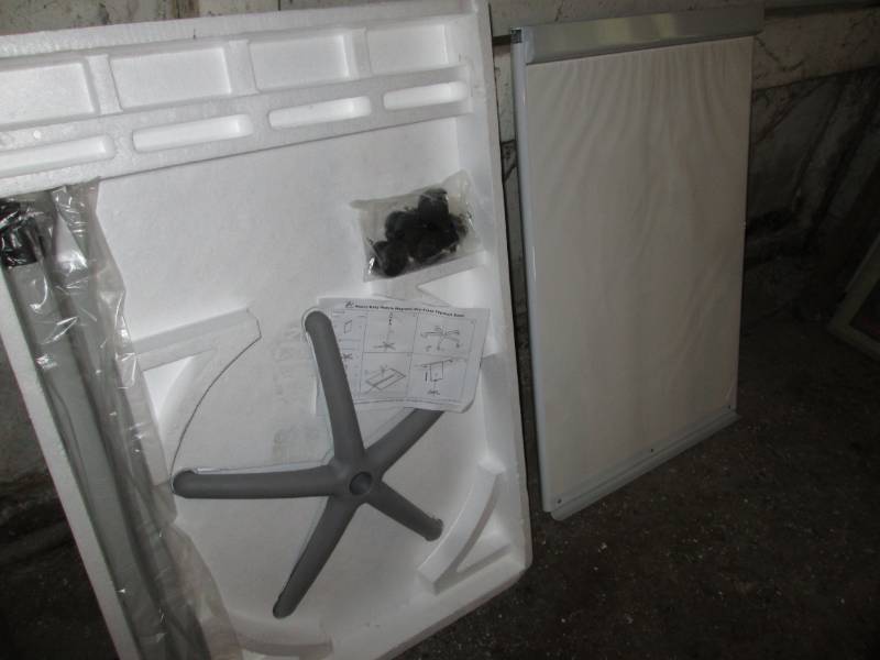 lot 57 image: New heavy duty magnetic dry erase c...