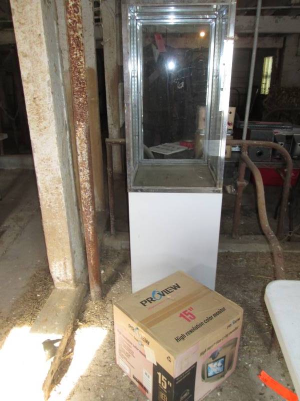 lot 60 image: 6 foot tall display and vintage uno...