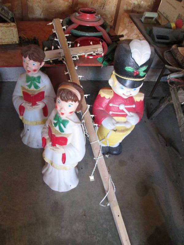 lot 74 image: Lot of Christmas Dcor...