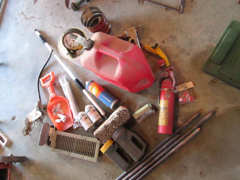 lot 78 image: Lot of garage and automotive items...
