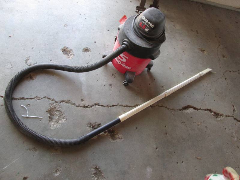lot 80 image: Shopvac with long wand...