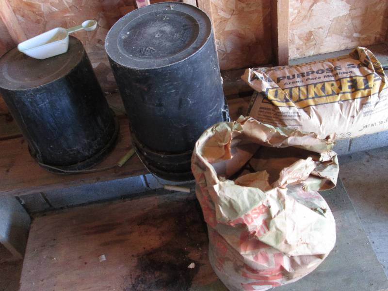 lot 83 image: Buckets, good bag of cement, partia...