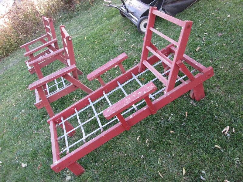 lot 99 image: 3 Wood and metal frame patio chairs...