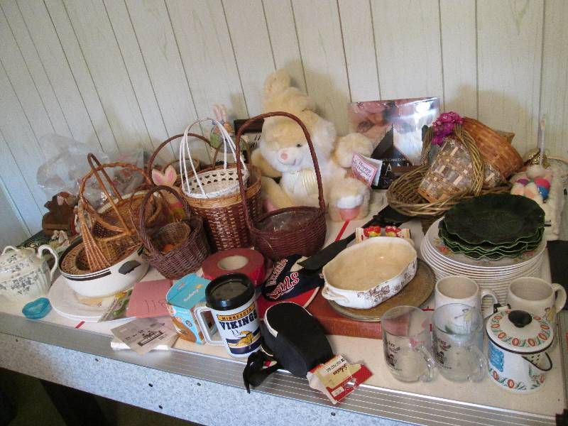 lot 118 image: Lot of household and decorative ite...
