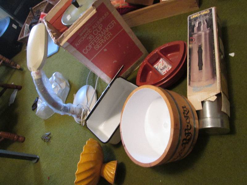lot 120 image: Vintage household items...