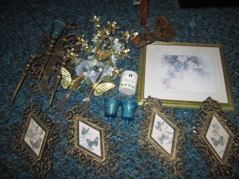 lot 132 image: Vintage wall dcor...
