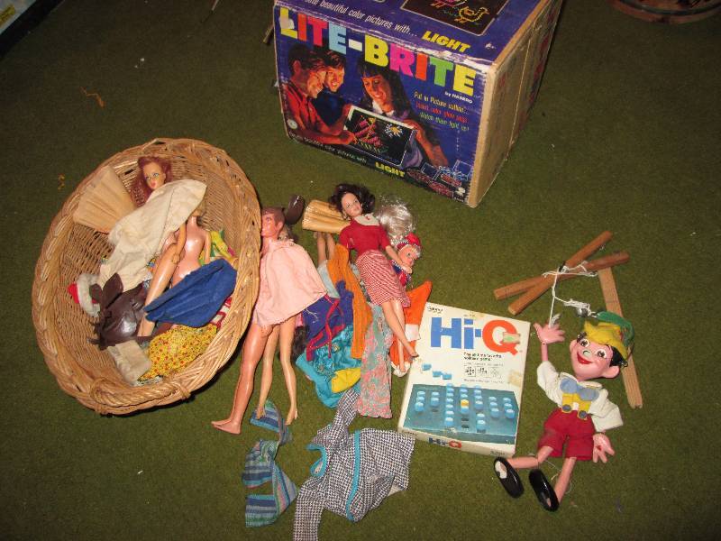 lot 142 image: Lot of vintage toys...