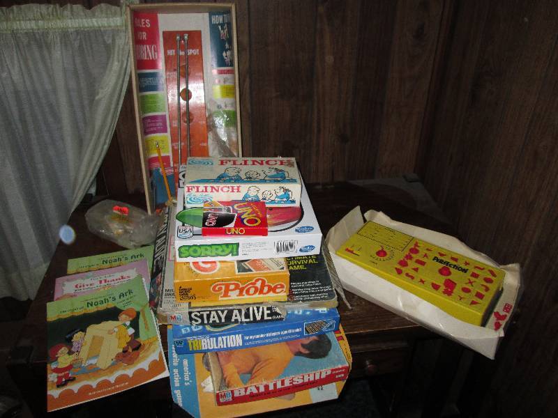 lot 143 image: Lot of vintage games...