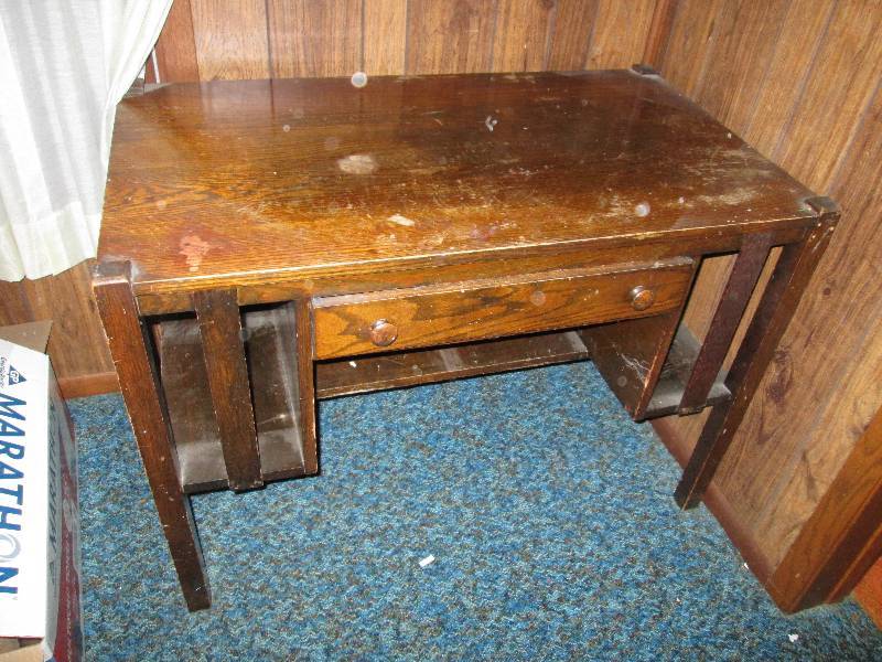 lot 144 image: Vintage table...