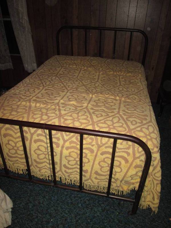 lot 146 image: Metal frame bed...