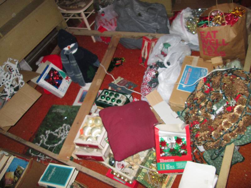 lot 149 image: Huge lot of Christmas dcor...