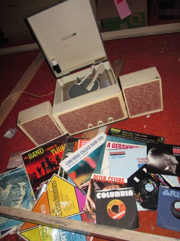 lot 154 image: RCA Victor record player and albums...