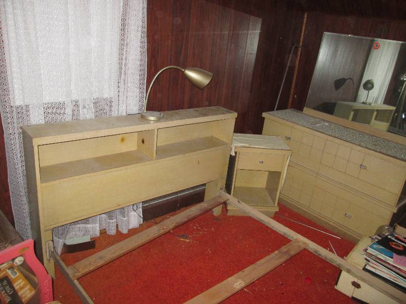 lot 156 image: 4 Piece bedroom set, see all pictur...