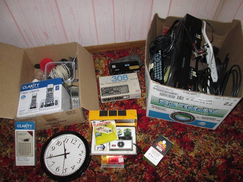 lot 171 image: Lot of electronics...