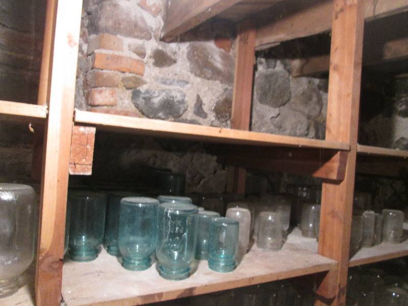 lot 175 image: Lot of mason jars, some blue glass...