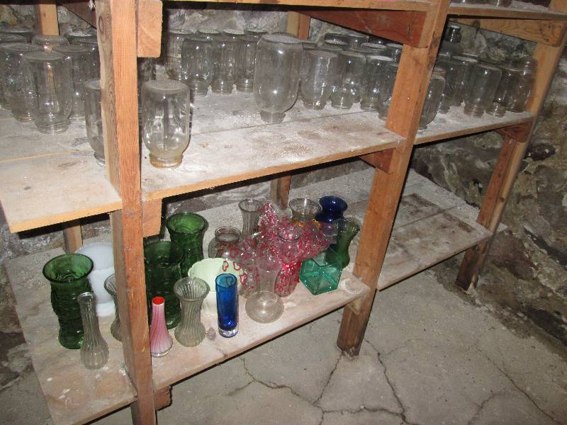 lot 176 image: Lot of mason jars and vases on 2 sh...