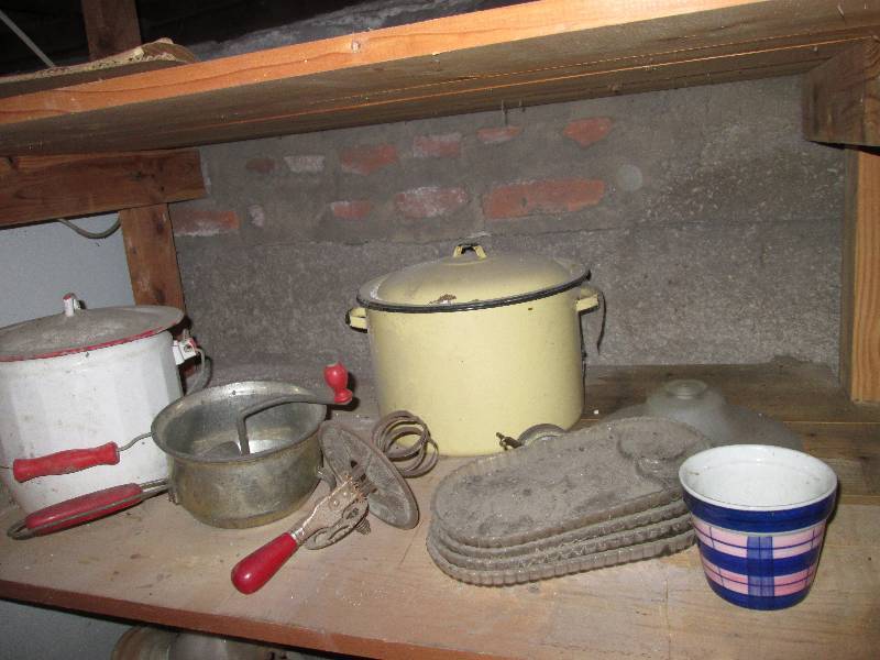 lot 178 image: Lot of antiques and enamelware...
