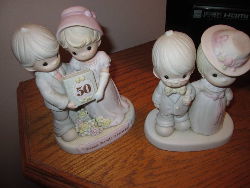 lot 191 image: Precious Moments figurines...