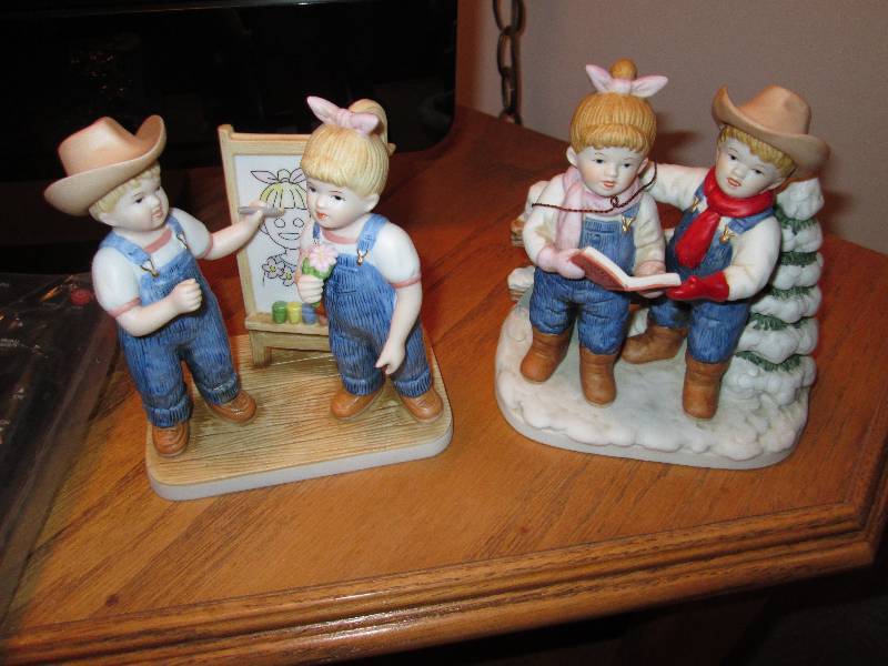 lot 192 image: Lot of Denim Days Figurines...