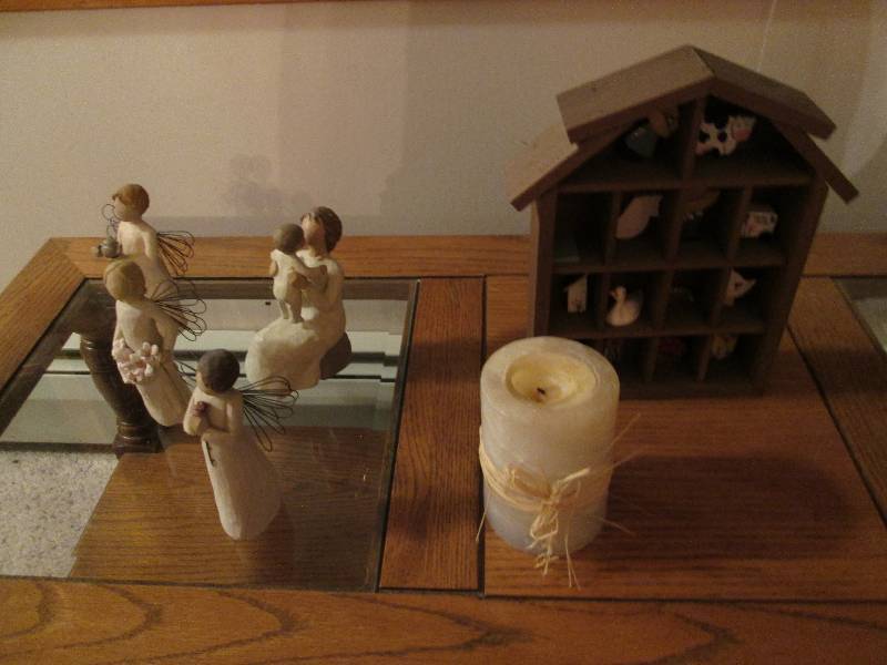 lot 195 image: Household dcor...