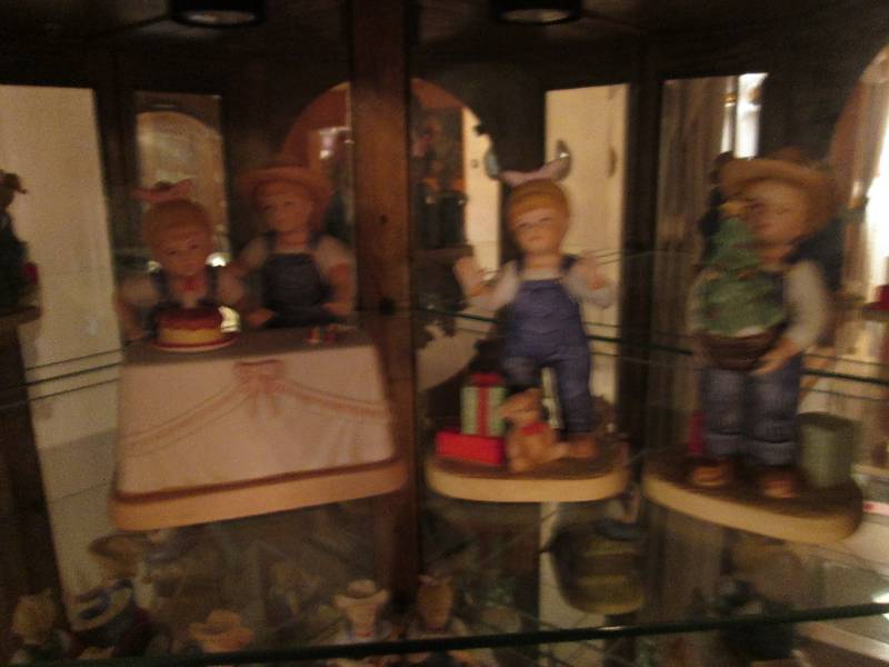 lot 199 image: Denim Days figurines...