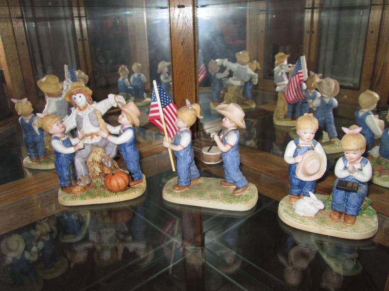 lot 202 image: Lot of Denim Days Figurines...