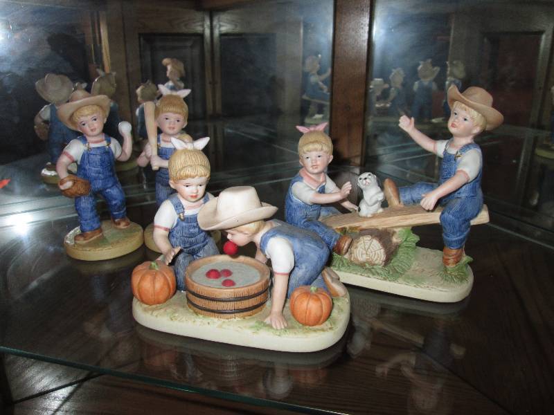 lot 203 image: Lot of Denim Days Figurines...