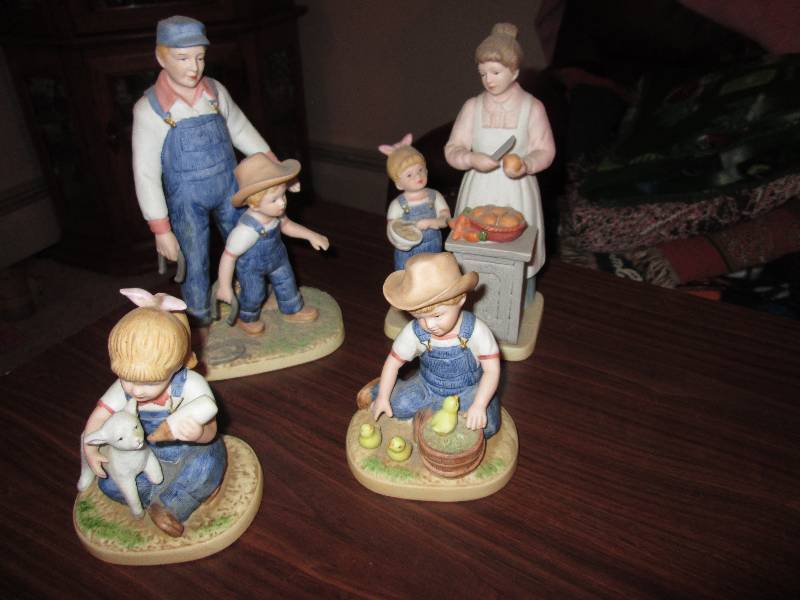 lot 205 image: Lot of Denim Days Figurines...