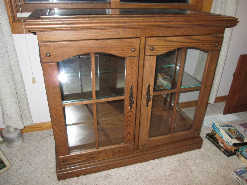 lot 208 image: Mirrored back display cabinat...