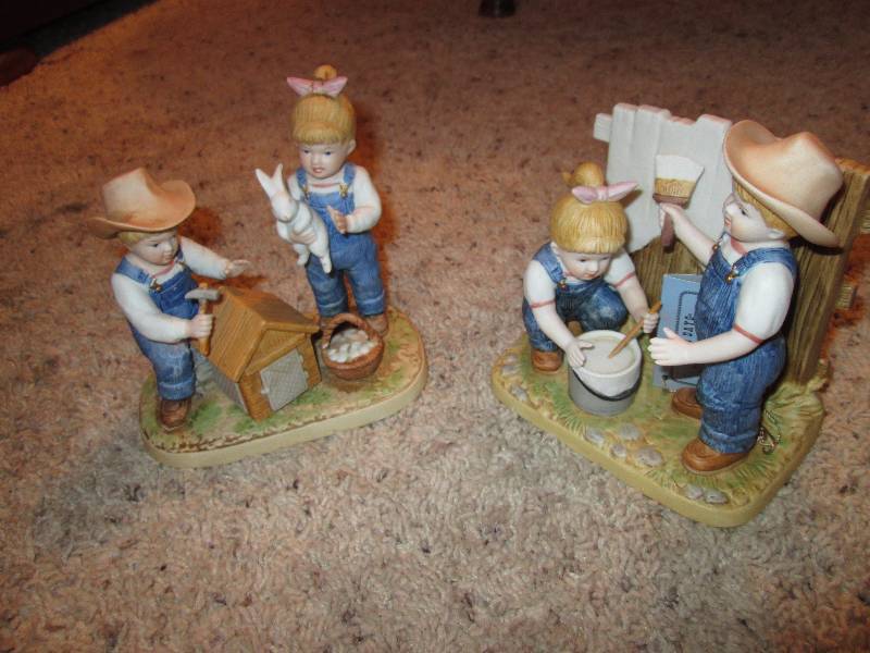 lot 221 image: Lot of Denim Days Figurines...