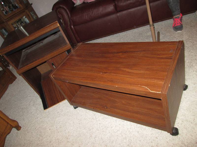 lot 222 image: Lot of 2 stands- both on ...