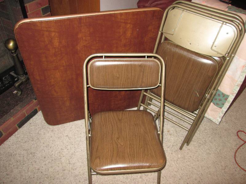 lot 223 image: Card table with 4 folding chairs...