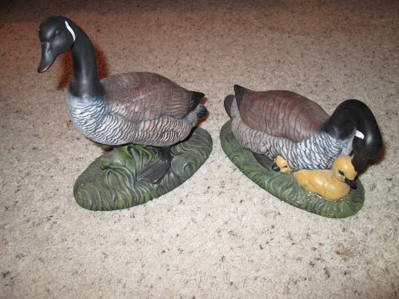 lot 227 image: 2 geese figurines- with baby goslin...