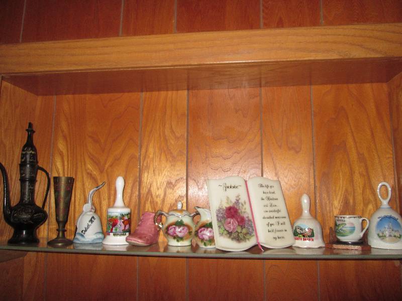 lot 236 image: Shelf of misc knick knacks...