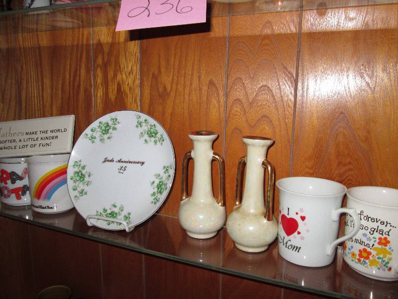 lot 237 image: Shelf of misc knick knacks...