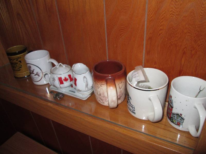 lot 238 image: Shelf of misc knick knacks...