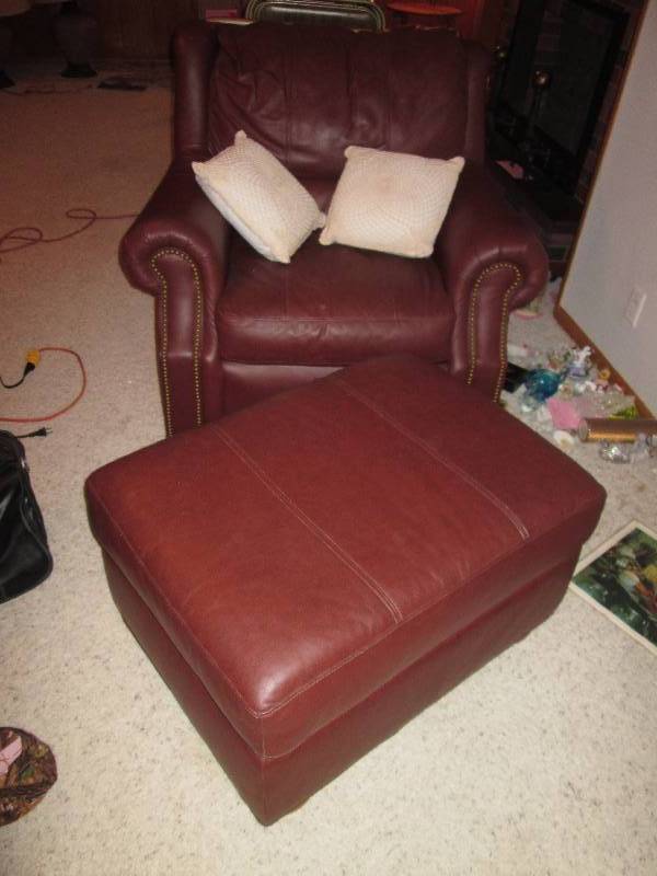 lot 252 image: Faux leather brown Chair and matchi...
